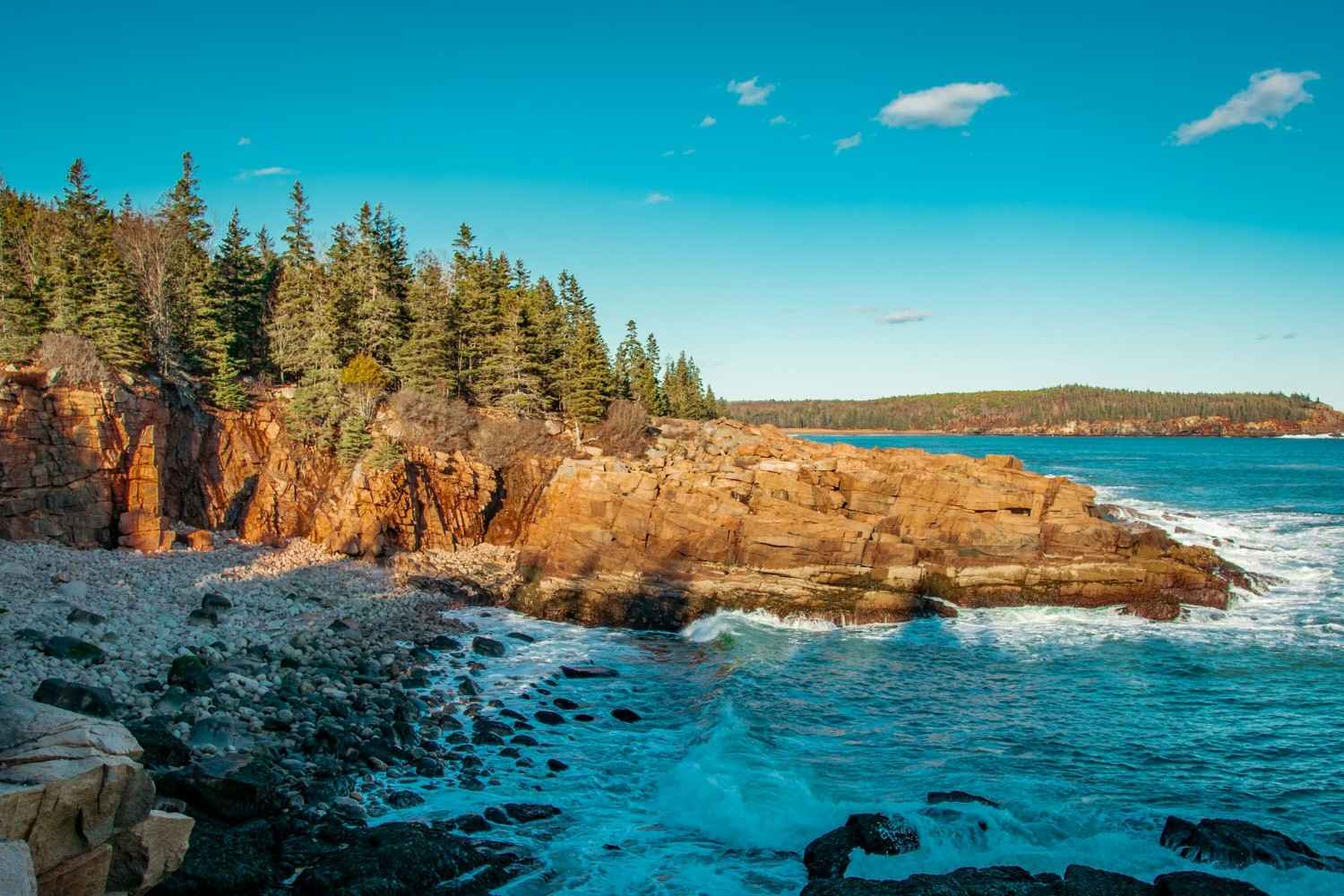 <p>Maine: Late-Season Color with Coastal Charm</p>