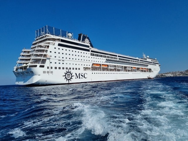 <p>Luxury Cruise</p>