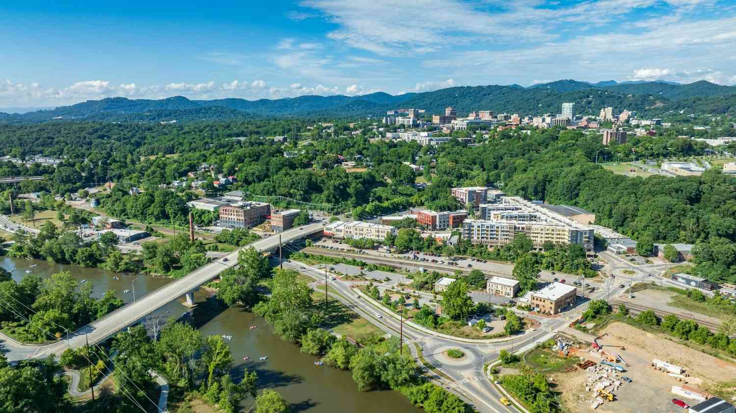 <p>Asheville: Culture, Cuisine, and Blue Ridge Mountain Access</p>