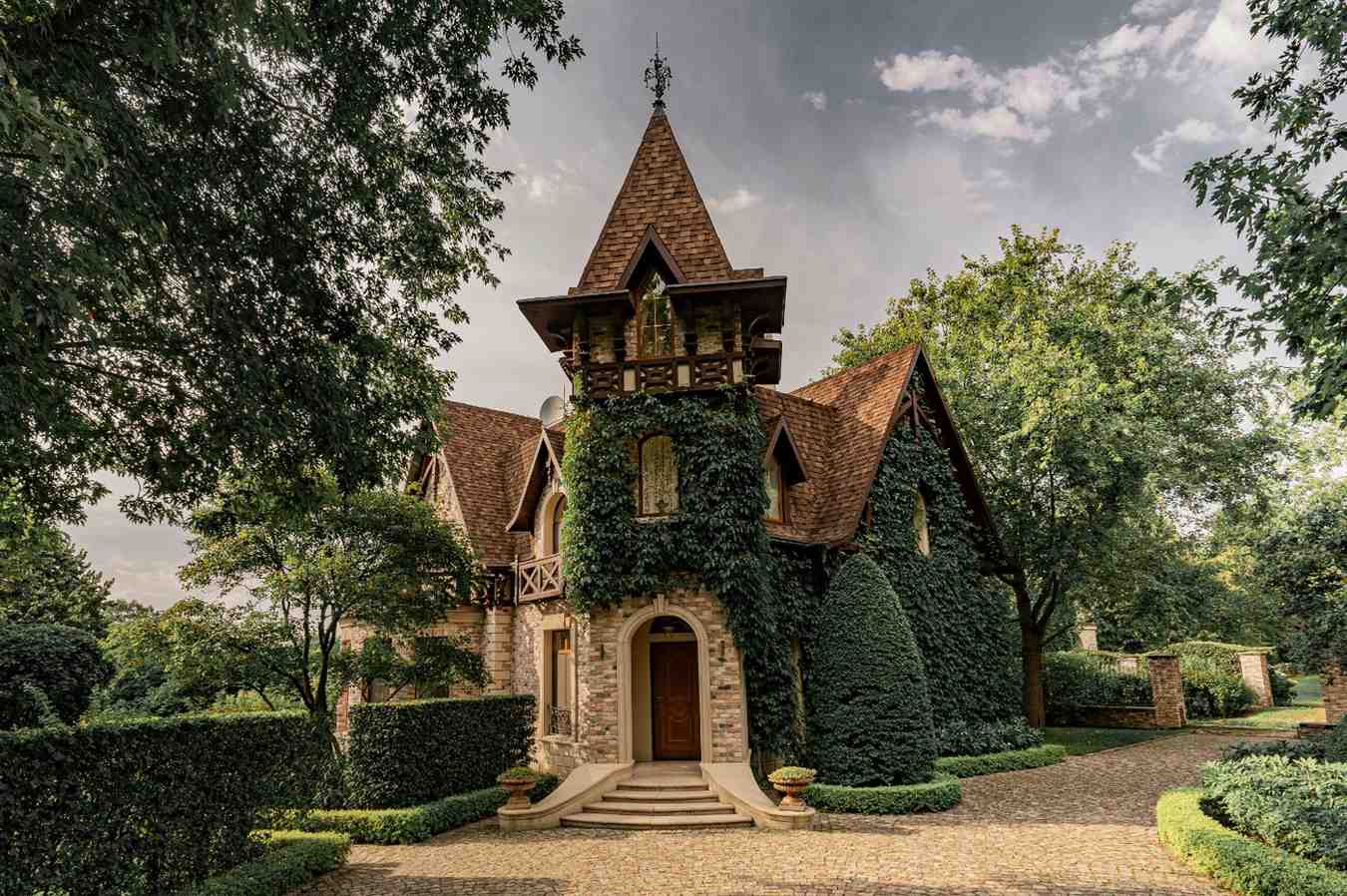 <p>Manor houses and estates</p>